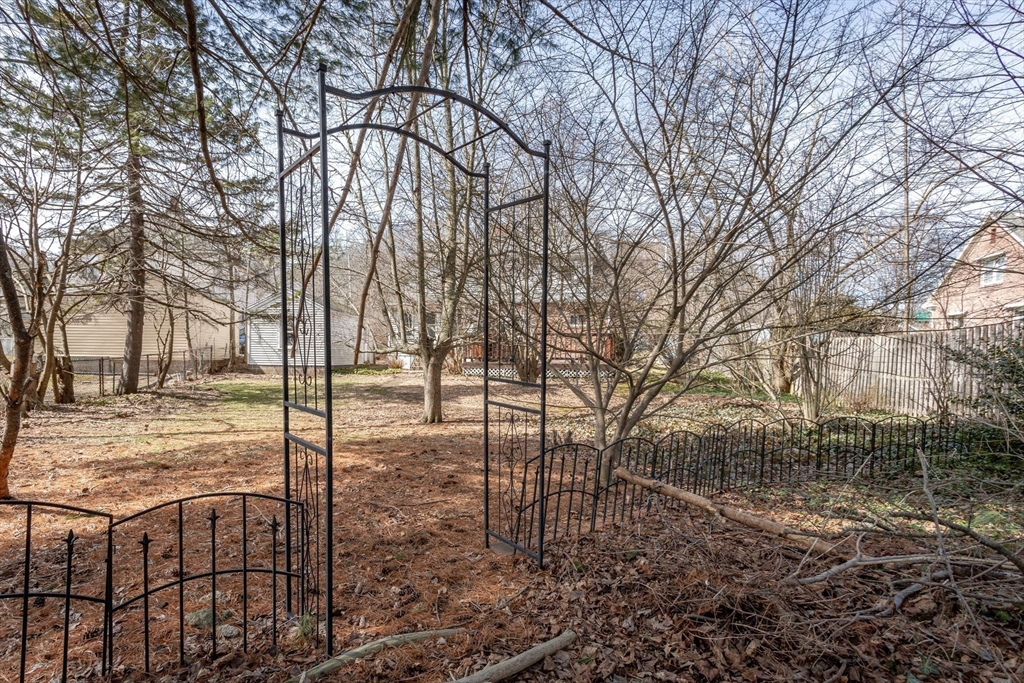 16 Queen Street Holyoke, MA 01040 - Photo 34 of 37