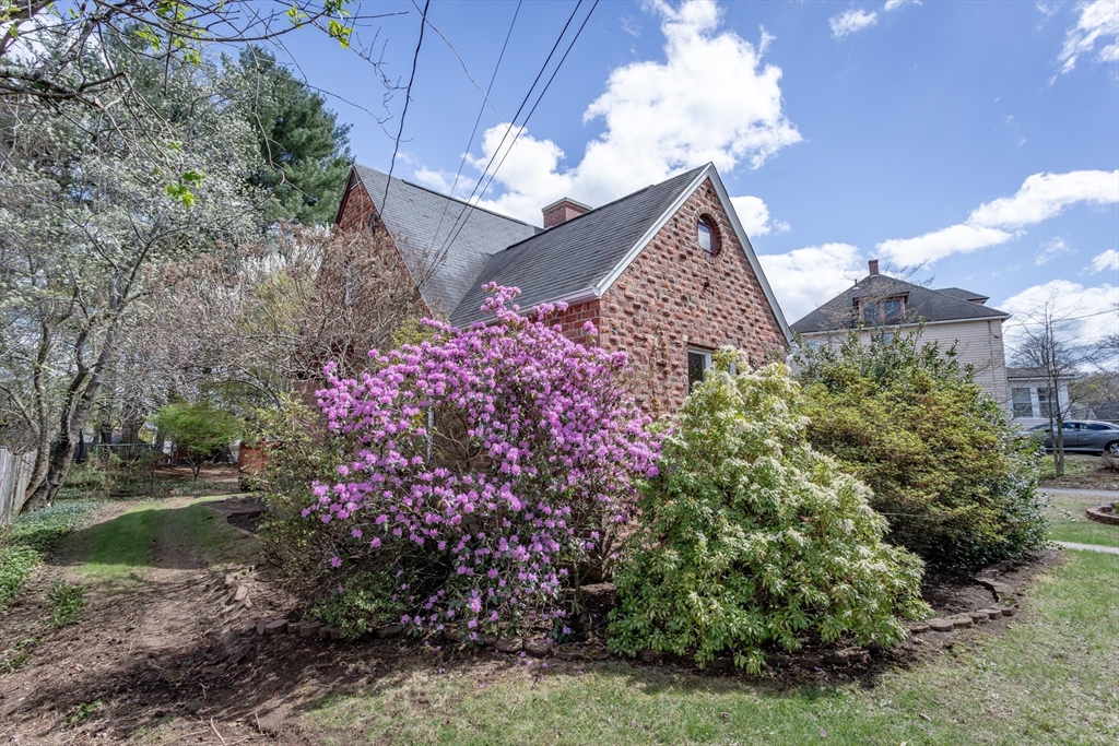 16 Queen Street Holyoke, MA 01040 - Photo 37 of 37