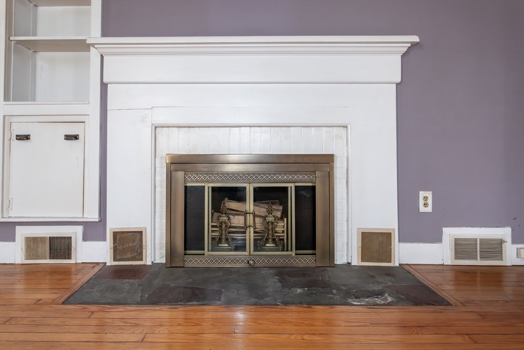 16 Queen Street Holyoke, MA 01040 - Photo 7 of 37