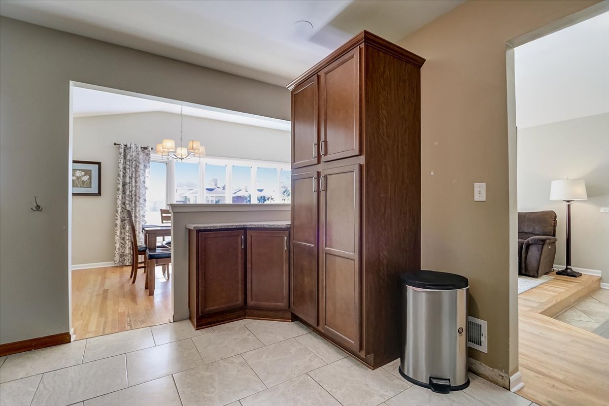 212 Voltz Road Northbrook, IL 60062 - Photo 8 of 30 a kitchen with refrigerator and table
