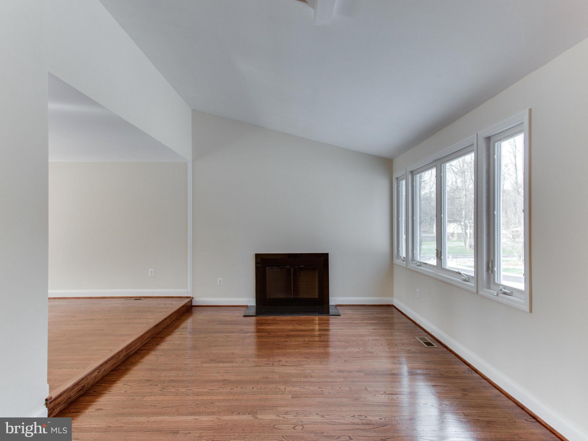 1705 Kiva Road Silver Spring, MD 20905 - Photo 9 of 30 Living Room