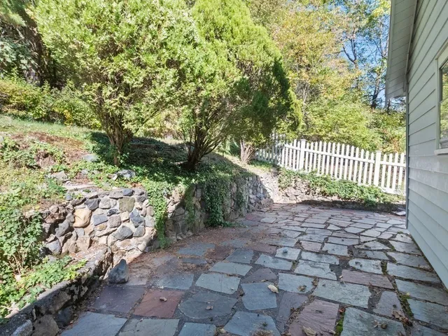 a view of a pathway with a garden