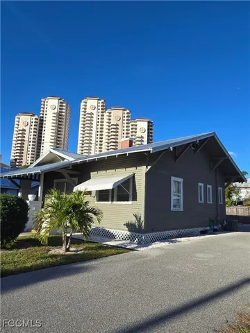 $2,500 | 2029 Clifford Street, Fort Myers, FL 33901