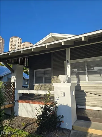 $2,500 | 2029 Clifford Street, Fort Myers, FL 33901