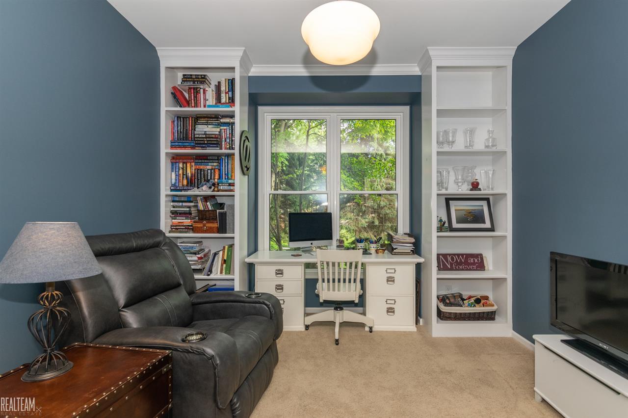 1052 Chesapeake Rochester, MI 48307 - Photo 22 of 54 31358980-23.JPG
