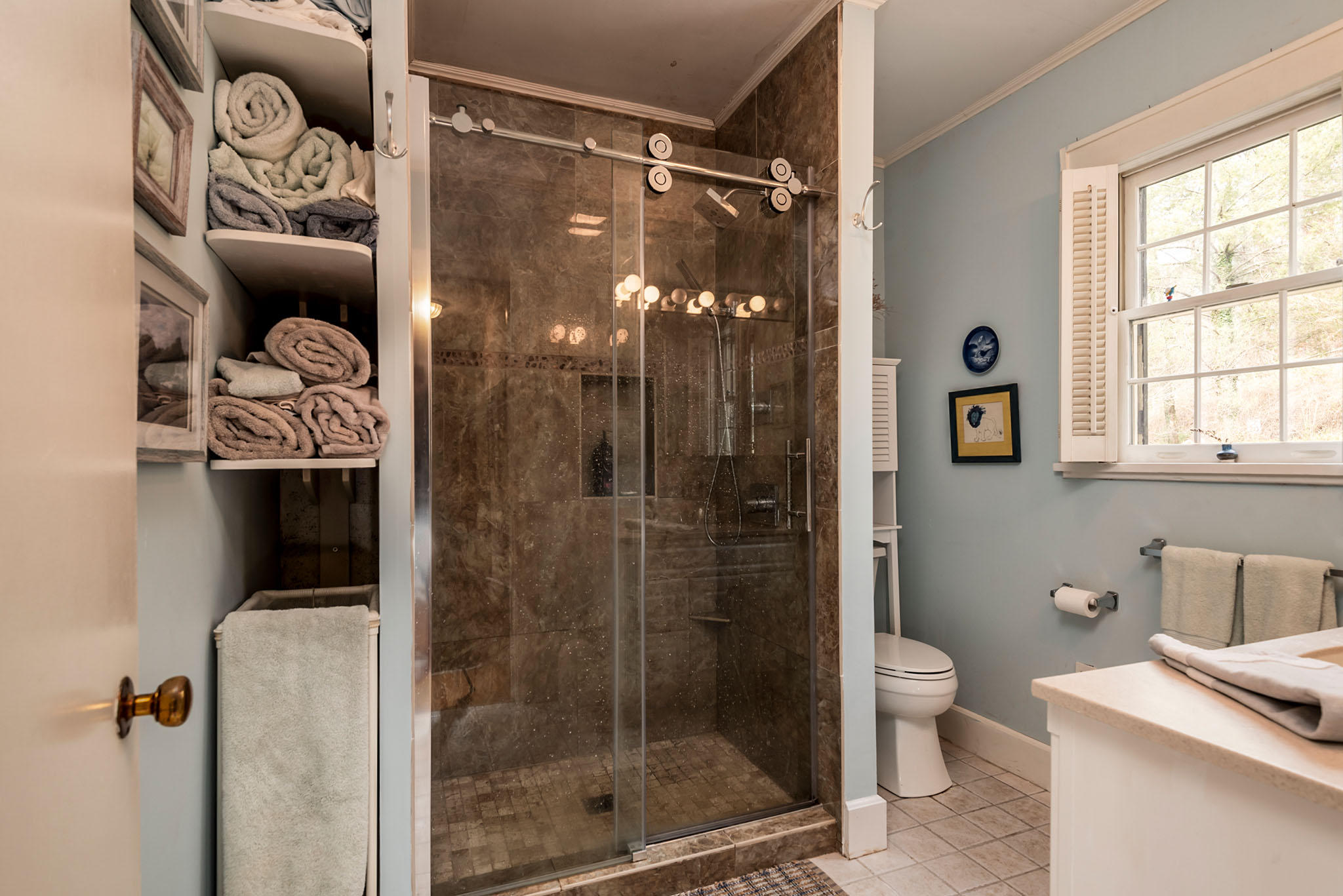 1533 Duncan Road Knoxville, TN 37919 - Photo 17 of 25 Main Level bath
