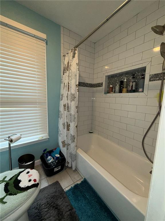217 Babbs Mill Road Hampton, GA 30228 - Photo 24 of 39 a bathroom with a tub a sink and a shower
