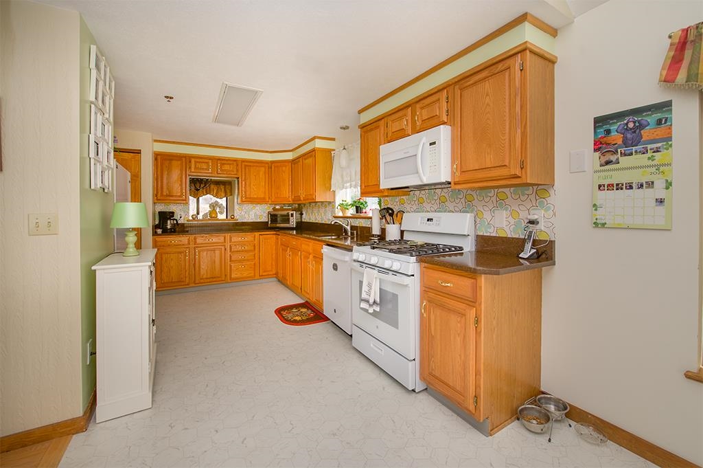 3 Overlook Drive Atkinson, NH 03811 - Photo 8 of 40