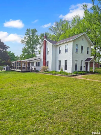 $275,000 | 307 Northwest Cross Street, Mount Sterling, IL 62353