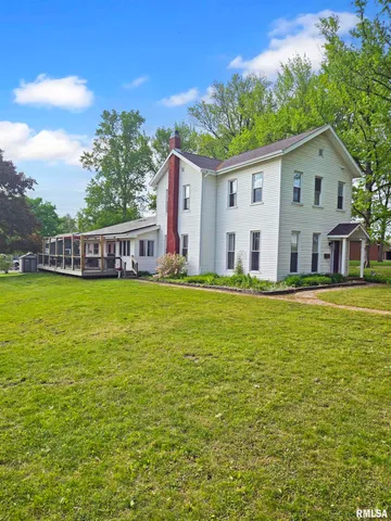 $275,000 | 307 Northwest Cross Street, Mount Sterling, IL 62353