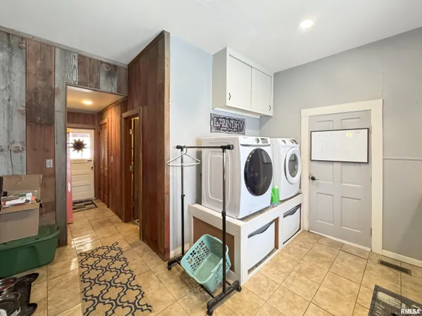 $275,000 | 307 Northwest Cross Street, Mount Sterling, IL 62353