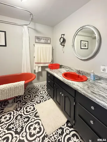 $275,000 | 307 Northwest Cross Street, Mount Sterling, IL 62353