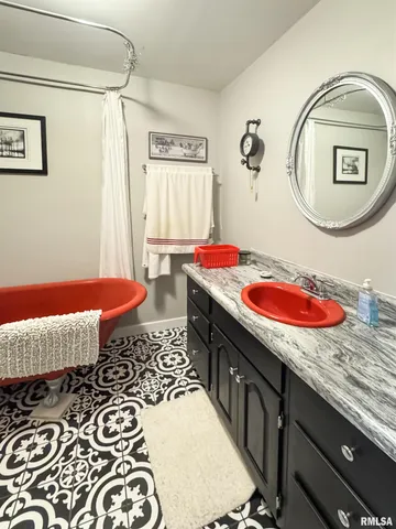 $275,000 | 307 Northwest Cross Street, Mount Sterling, IL 62353