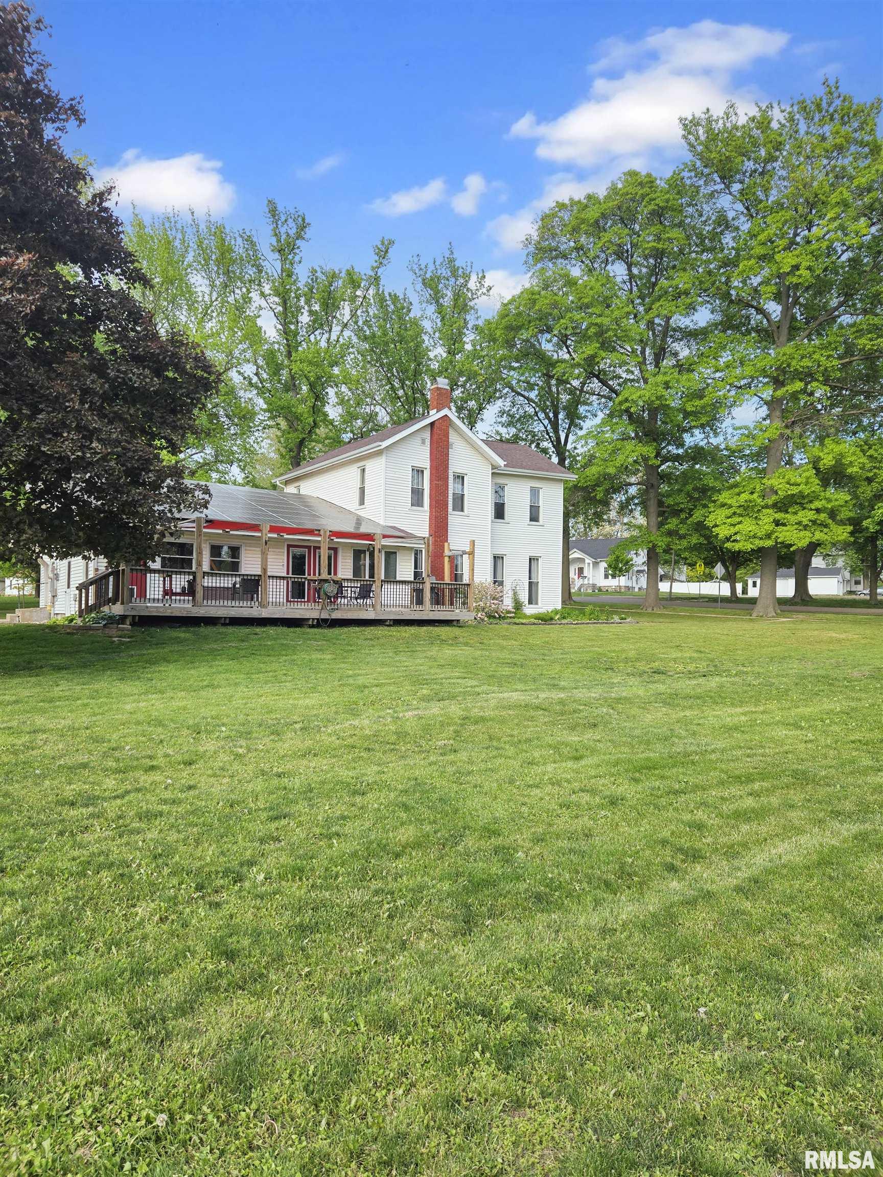 307 Northwest Cross Street Mount Sterling, IL 62353 - Photo 2 of 32