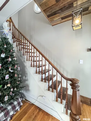 $275,000 | 307 Northwest Cross Street, Mount Sterling, IL 62353