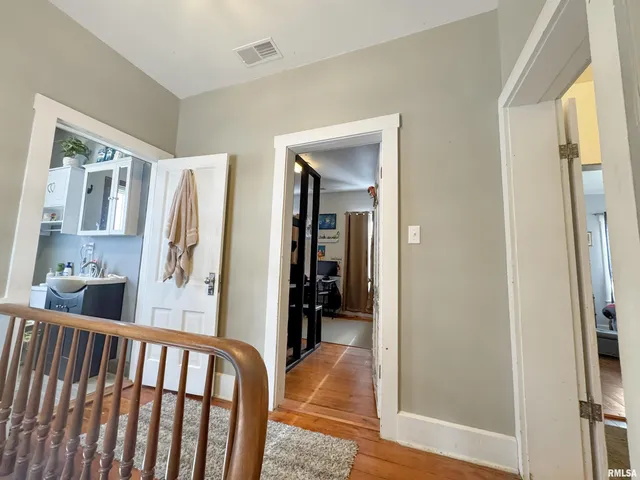 $275,000 | 307 Northwest Cross Street, Mount Sterling, IL 62353