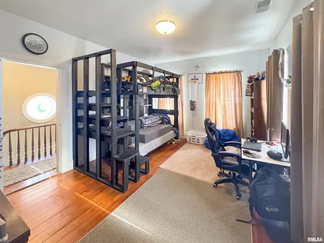 $275,000 | 307 Northwest Cross Street, Mount Sterling, IL 62353