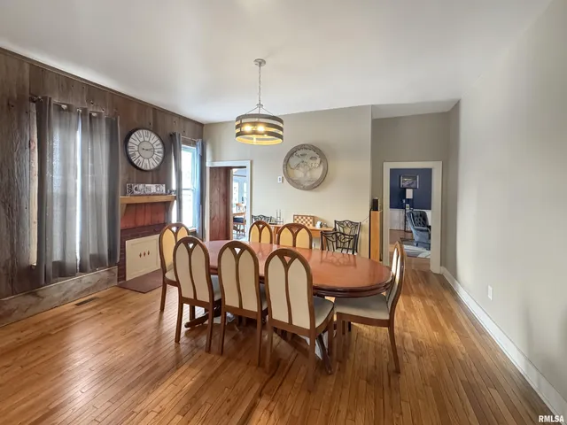 $275,000 | 307 Northwest Cross Street, Mount Sterling, IL 62353