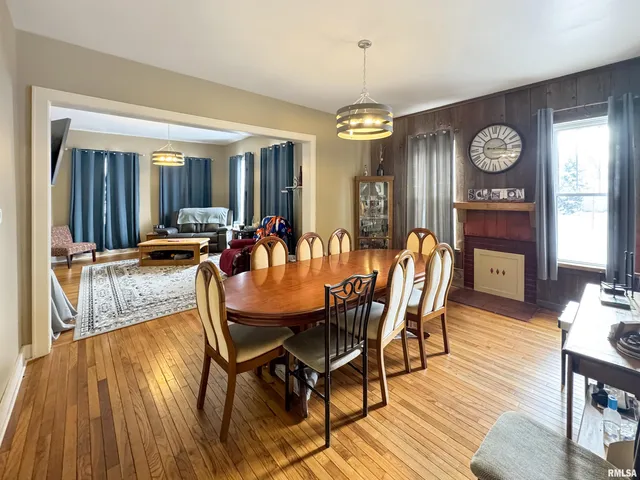 $275,000 | 307 Northwest Cross Street, Mount Sterling, IL 62353