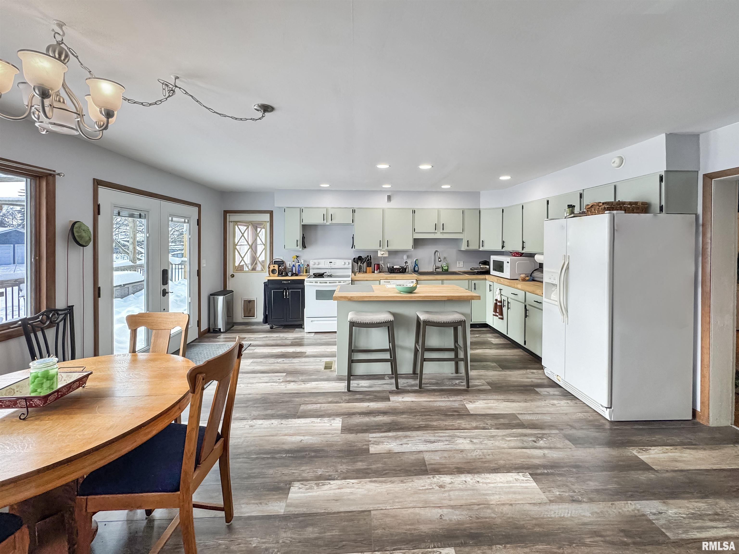 307 Northwest Cross Street Mount Sterling, IL 62353 - Photo 10 of 32