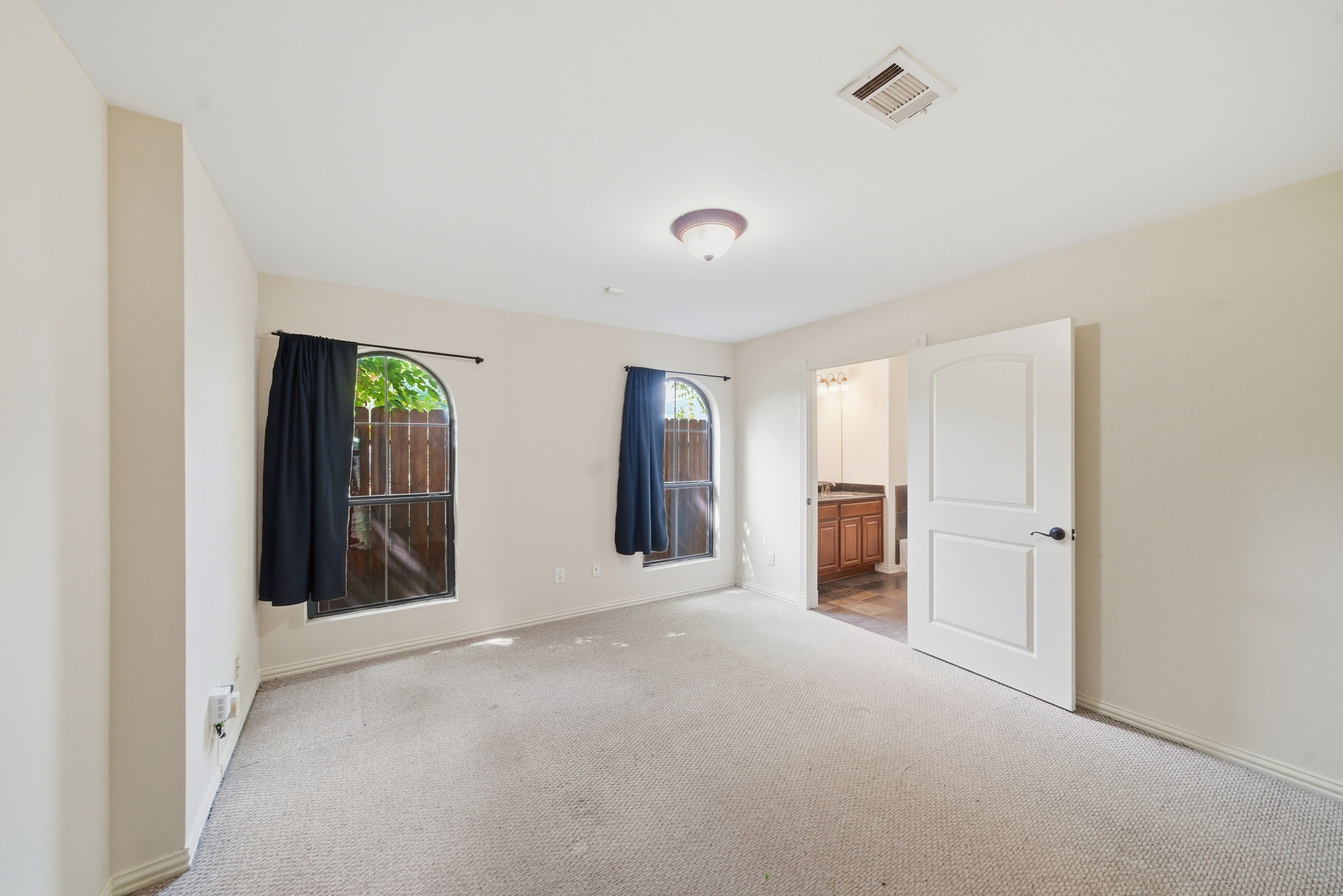 5310 Larkin Street, Unit B Houston, TX 77007 - Photo 23 of 36 a view of a livingroom with an empty space and a window