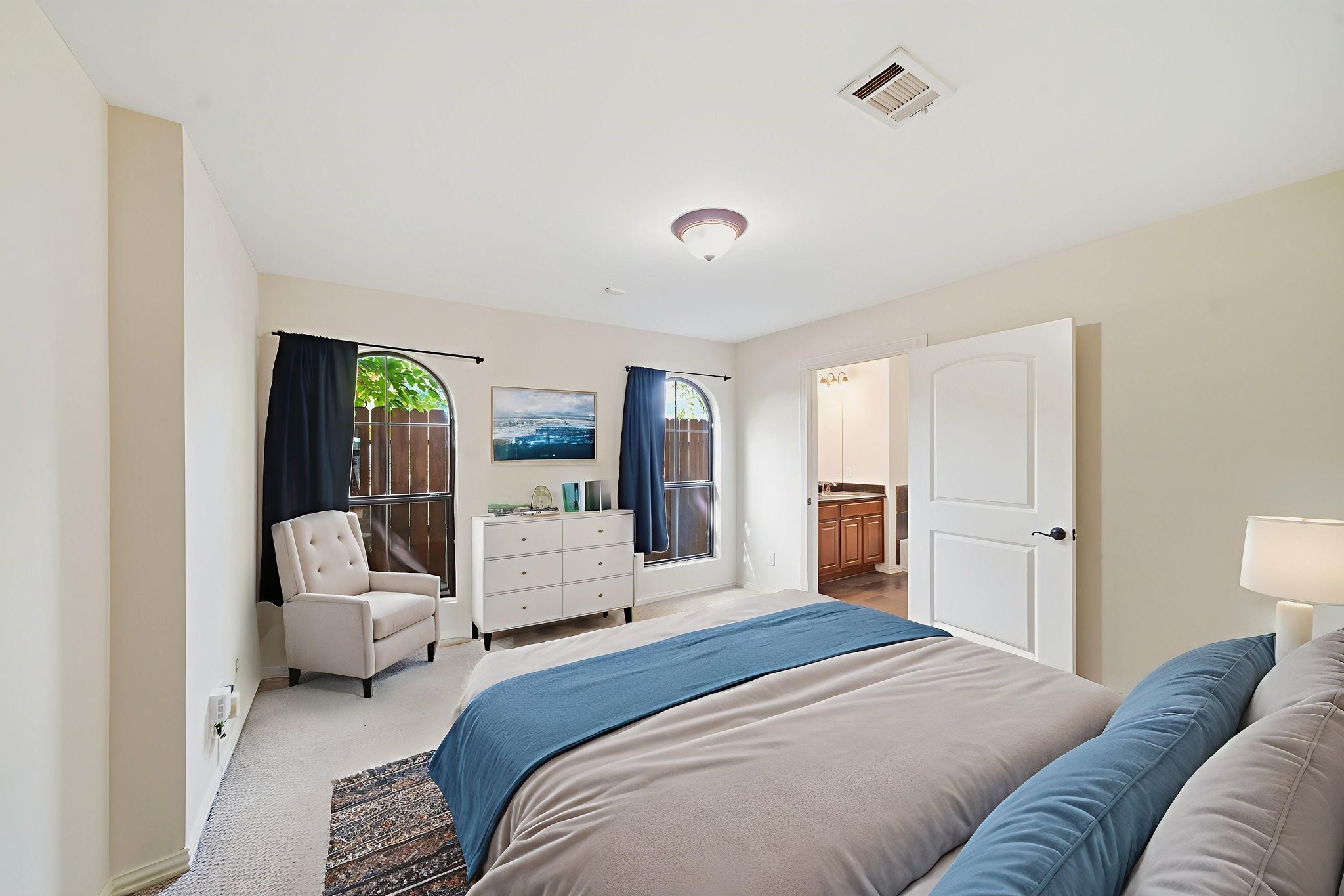 5310 Larkin Street, Unit B Houston, TX 77007 - Photo 24 of 36 a bedroom with a large bed couch and mirror