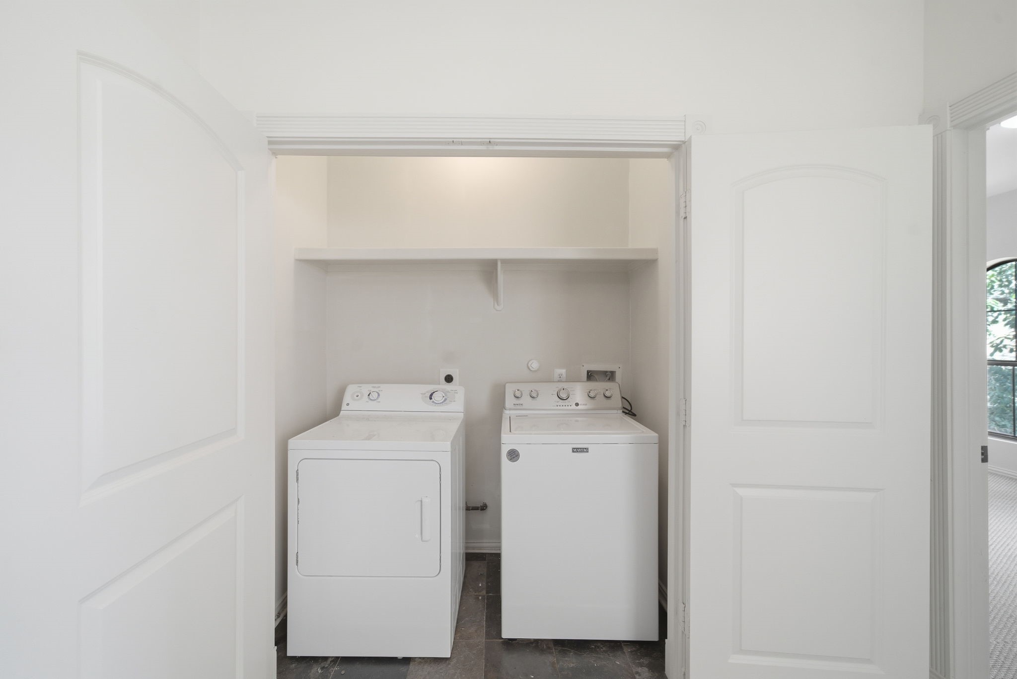 5310 Larkin Street, Unit B Houston, TX 77007 - Photo 31 of 36 a utility room with dryer and washer