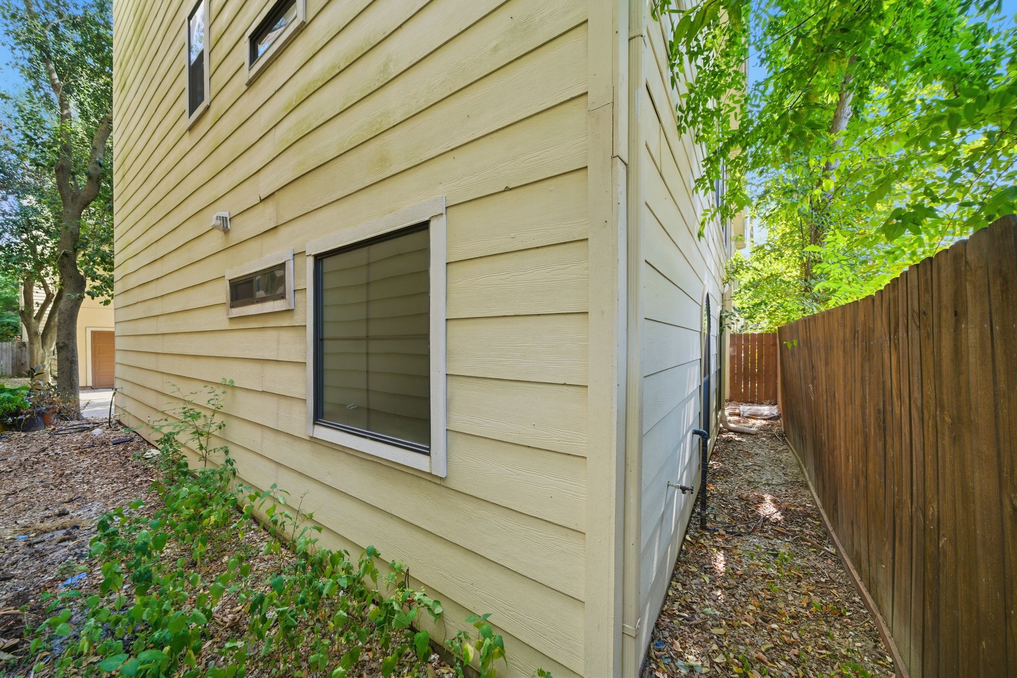 5310 Larkin Street, Unit B Houston, TX 77007 - Photo 34 of 36 a view of a pathway of a house