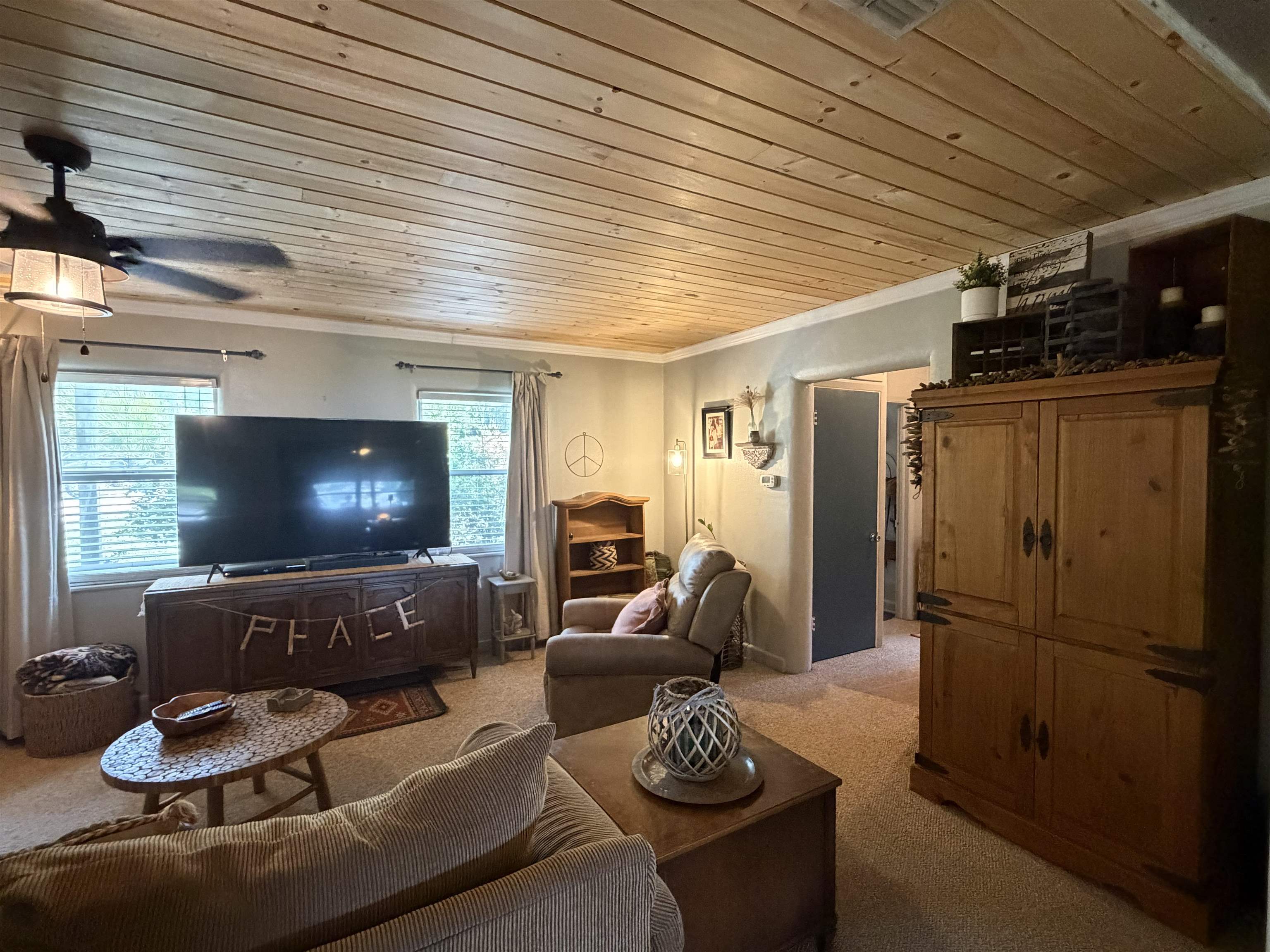 323 Sisco Road Pomona Park, FL 32181 - Photo 25 of 31 a living room with furniture and a flat screen tv