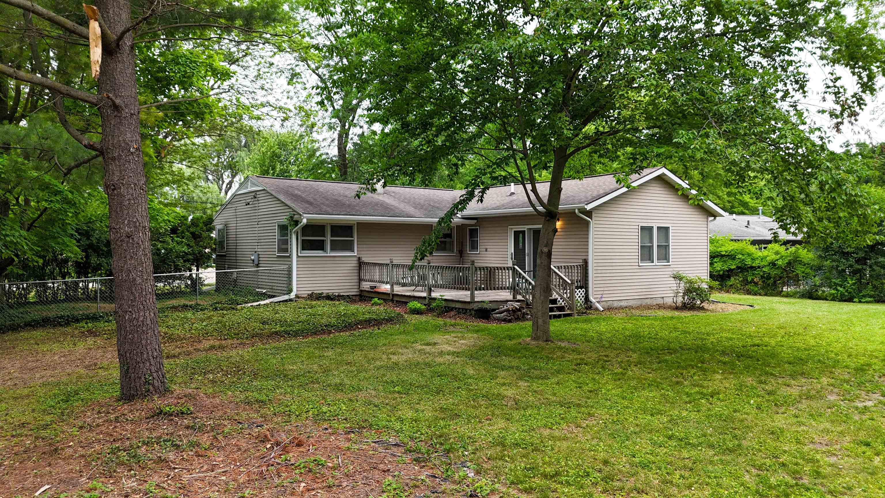 1817 South Stockman Road Mount Pleasant, MI 48858 - Photo 4 of 21 1947387-9ba19cc1-b2d6-4623-bda8-a193cfa01d46.JPG
