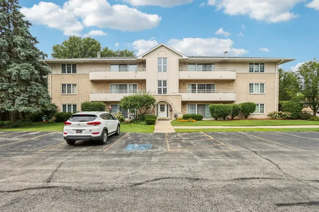 $218,000 | 10832 South 76th Avenue, Unit 3J, Worth, IL 60482