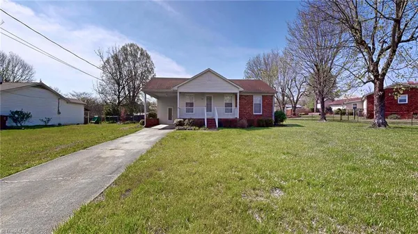 $230,000 | 7307 Lansdowne Place, Thomasville, NC 27360