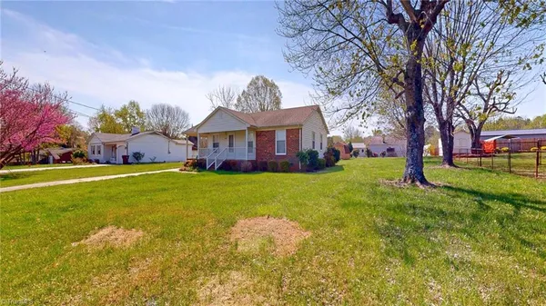 $230,000 | 7307 Lansdowne Place, Thomasville, NC 27360