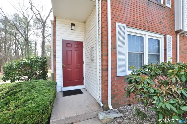 $186,500 | 3 Concorde Way, Unit B1, Windsor Locks, CT 06096