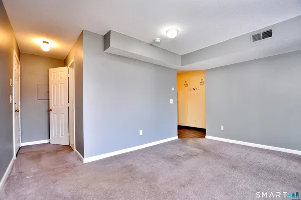 $189,000 | 3 Concorde Way, Unit B1, Windsor Locks, CT 06096