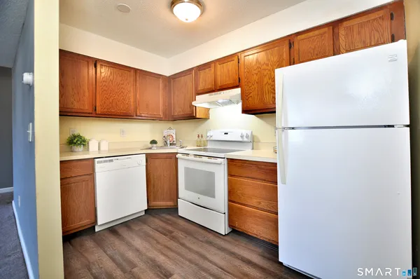 $189,000 | 3 Concorde Way, Unit B1, Windsor Locks, CT 06096