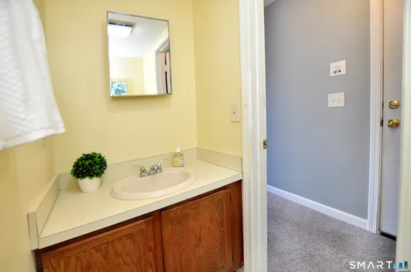 $189,000 | 3 Concorde Way, Unit B1, Windsor Locks, CT 06096