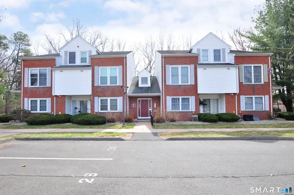 $189,000 | 3 Concorde Way, Unit B1, Windsor Locks, CT 06096