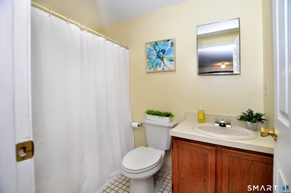 $189,000 | 3 Concorde Way, Unit B1, Windsor Locks, CT 06096