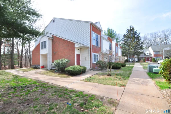 $189,000 | 3 Concorde Way, Unit B1, Windsor Locks, CT 06096