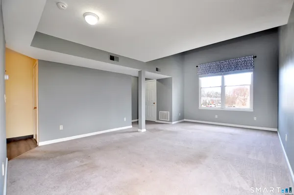 $189,000 | 3 Concorde Way, Unit B1, Windsor Locks, CT 06096