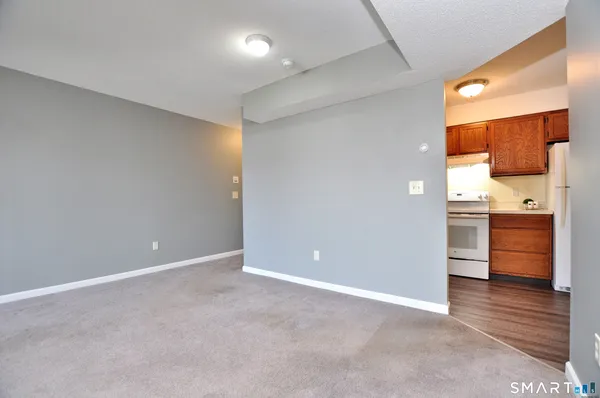 $189,000 | 3 Concorde Way, Unit B1, Windsor Locks, CT 06096