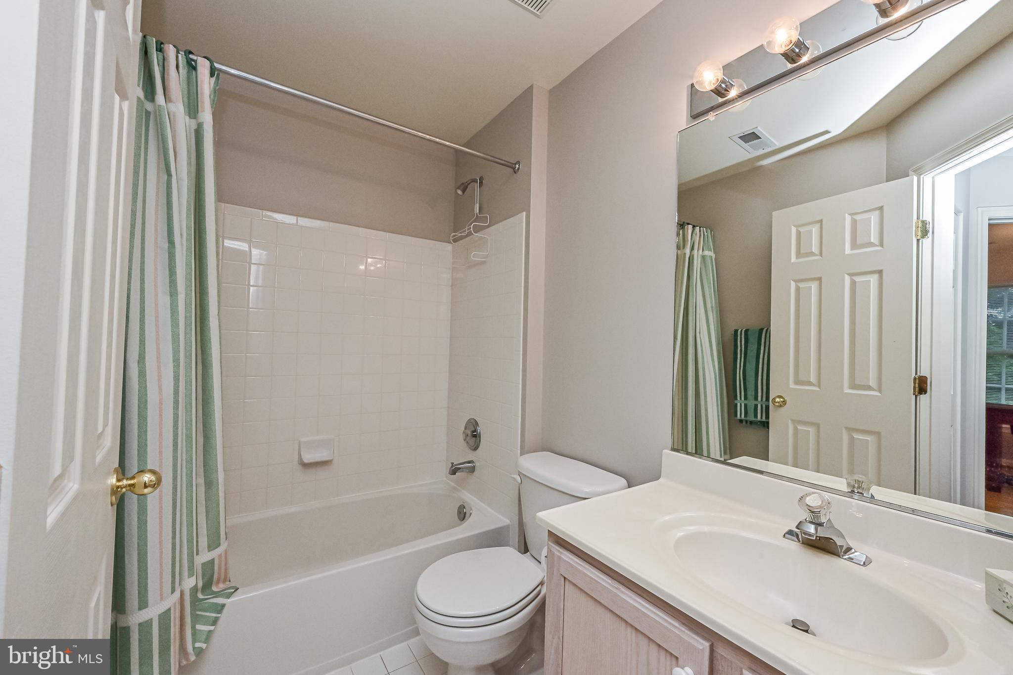 43659 Scarlet Square Chantilly, VA 20152 - Photo 32 of 59