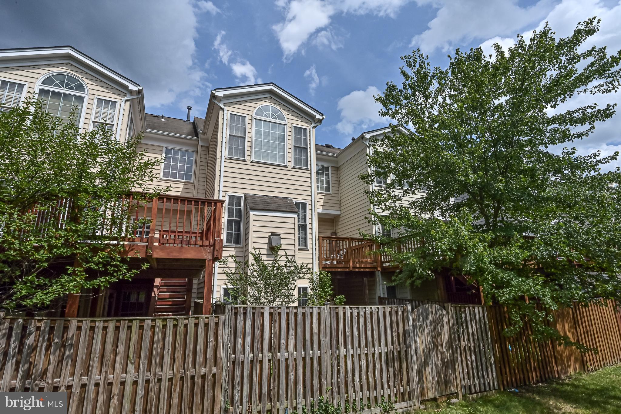 43659 Scarlet Square Chantilly, VA 20152 - Photo 51 of 59 Fenced in Backyard
