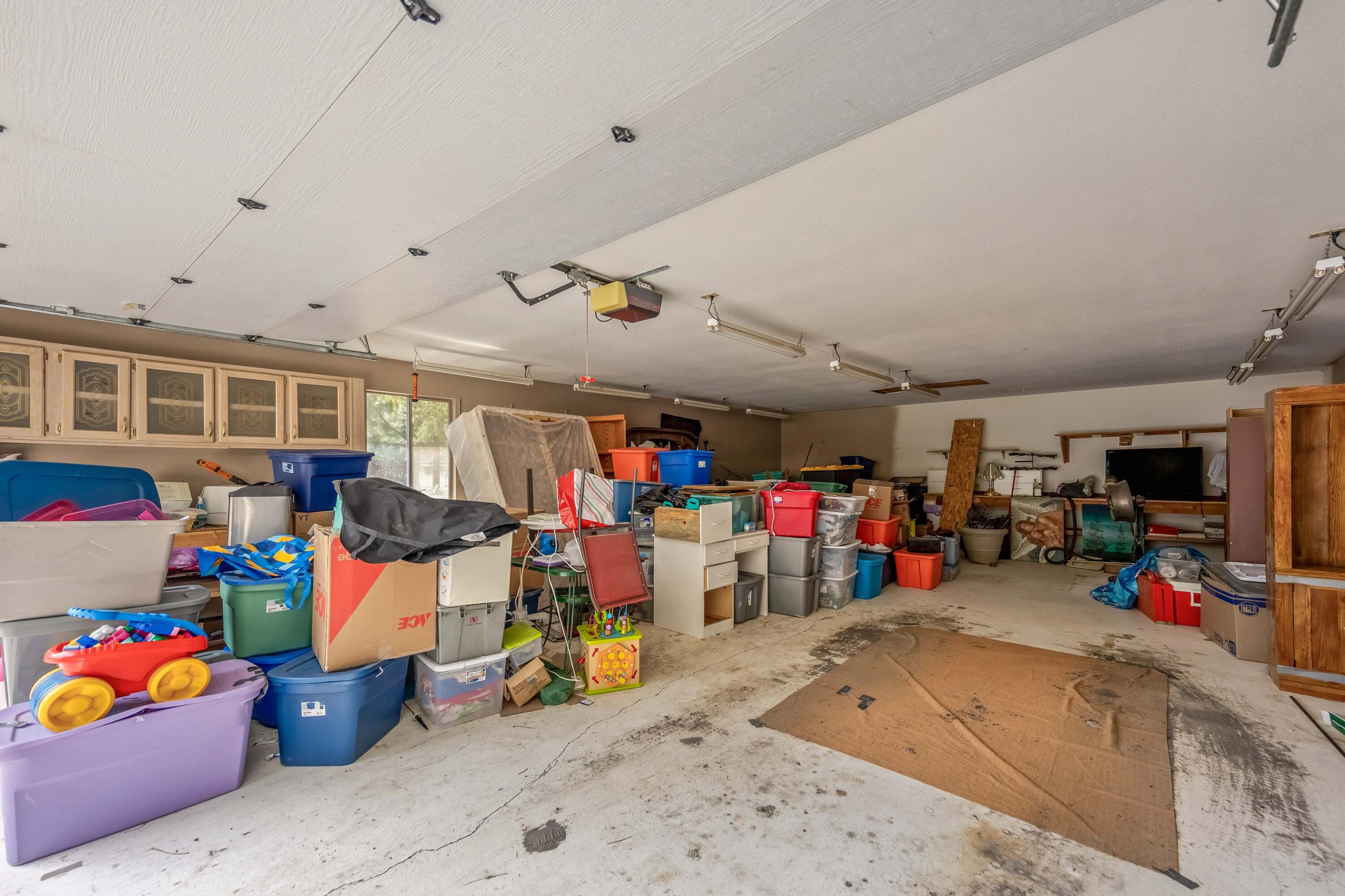 52851 Wayside Loop La Pine, OR 97739 - Photo 24 of 31 Garage