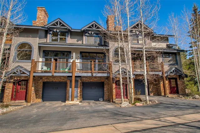 a view of a large building