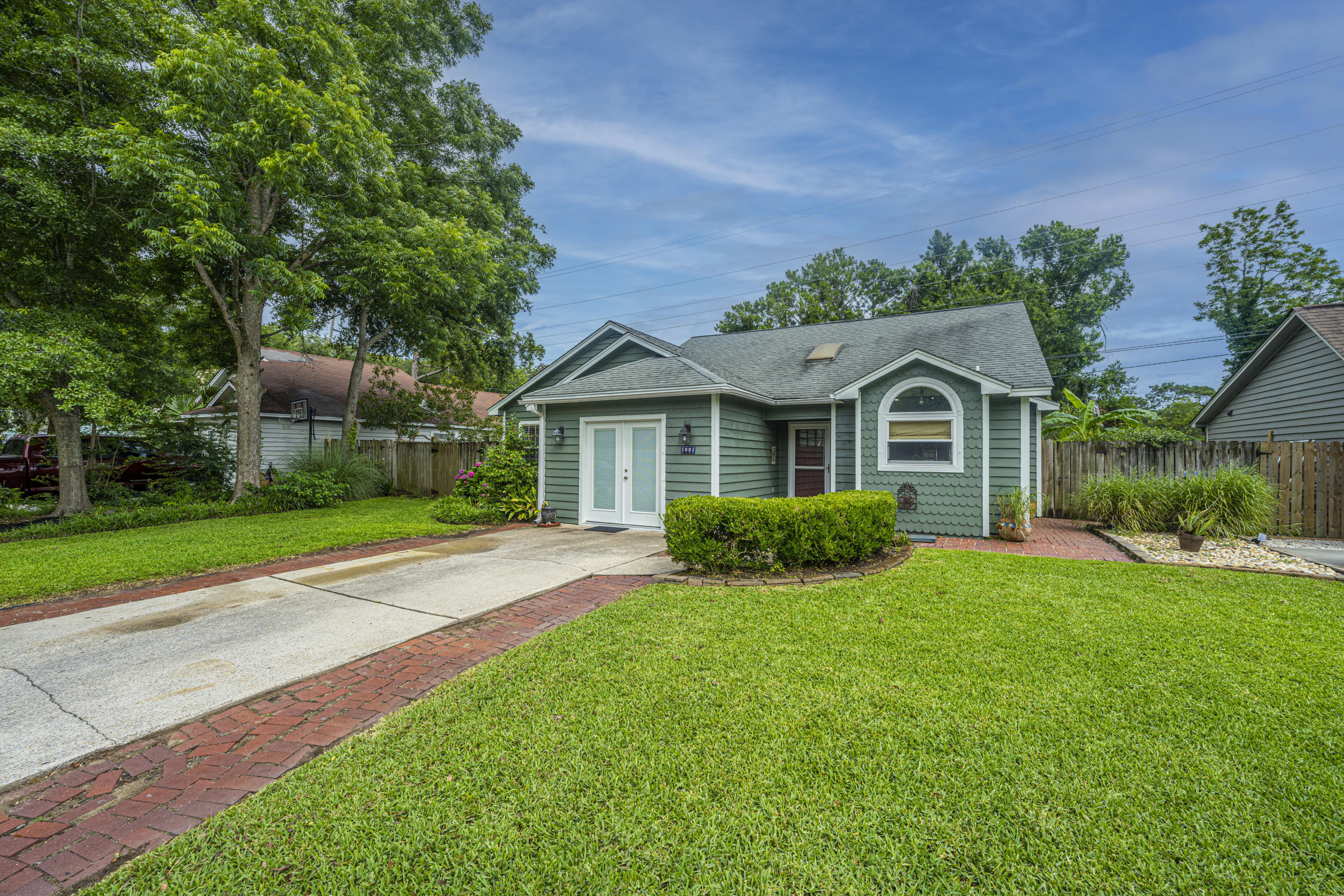 1221 Llewellyn Road Mount Pleasant, SC 29464 - Photo 2 of 35 DSC_9937