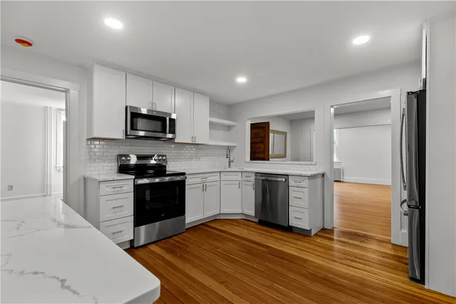 $2,200 | 41 Freeborn Street, Unit 1, Newport, RI 02840