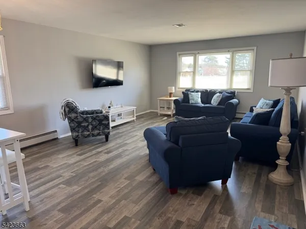 $374,000 | 1 Ashcroft Lane, Toms River, NJ 08757