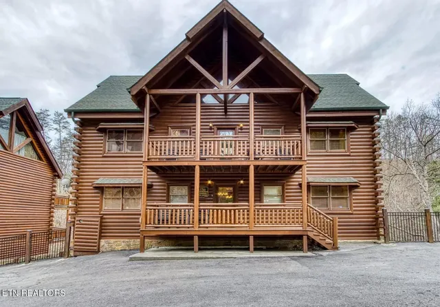 $1,500,000 | 1130 Black Bear Cub Way, Sevierville, TN 37862